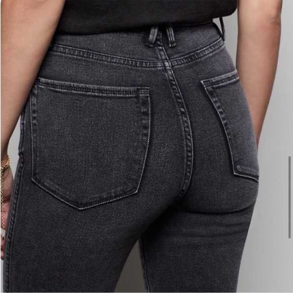 Good American Good Curve Skinny Jeans Raw
Edge Cropped Washed Black Distressed - Picture 4 of 10